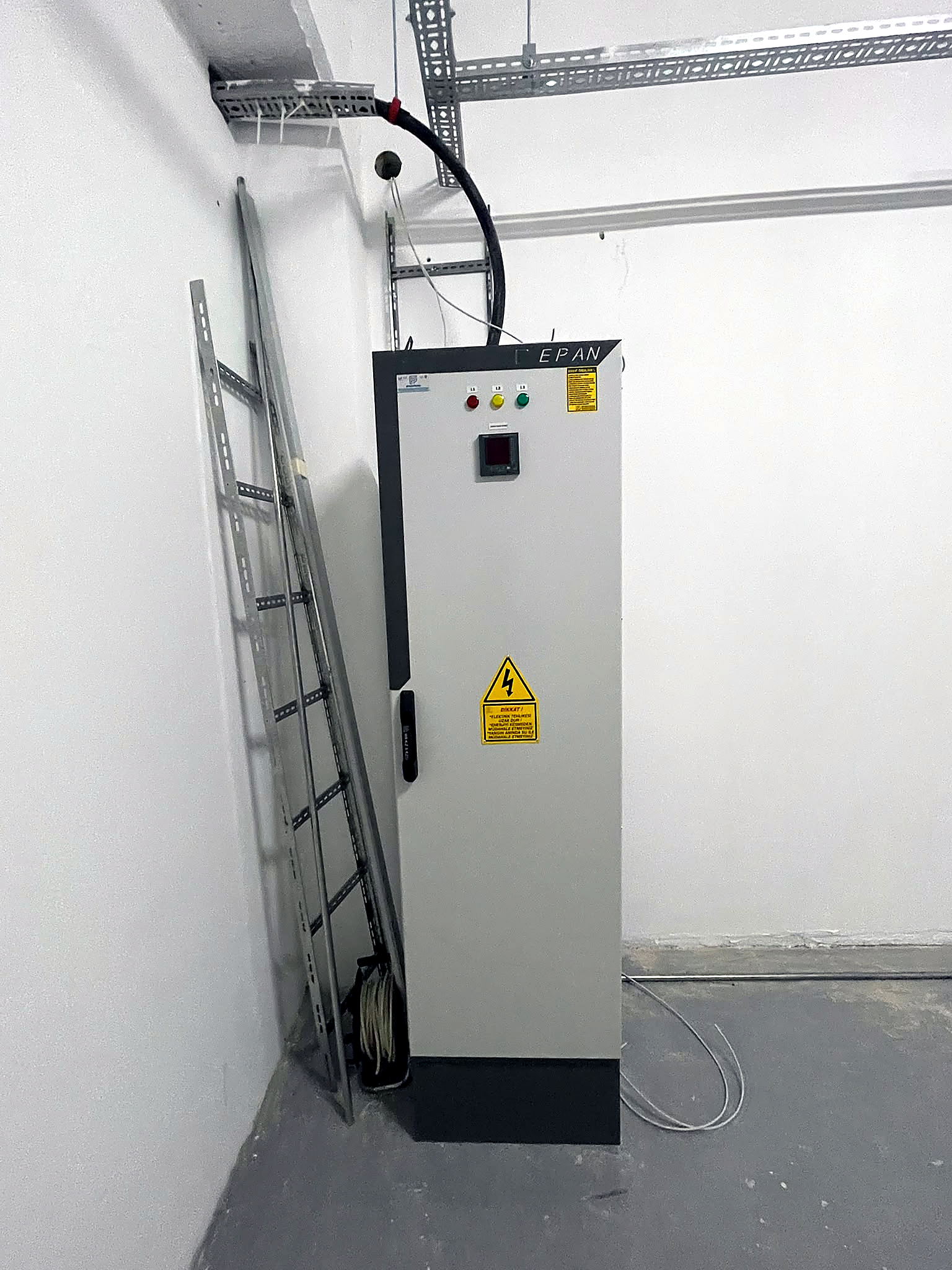 Sistem odası enerji dağıtım panosu kablo merdiveni